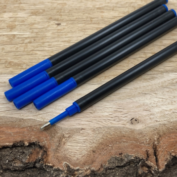 Náplň do kuličkových per Wood Factory - modrá - Náhradní náplň k perům Wood Factory Skladem, expedice 1-2 dny.