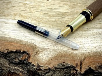 Konvertor pro plnicí pera Wood Factory - Konvertor pro plnicí pera Wood Factory Skladem, expedice 1-2 dny.