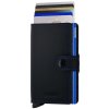 Peňaženka SECRID Miniwallet Matte Black & Blue - Inovatívna peňaženka najmodernejšieho strihu s možnosťou personifikácie laserovým gravírovaním. Tovar na sklade, vrátane rytia expedujeme do 48h.