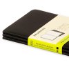 Sešity MOLESKINE Cahiers 3ks čisté S černý - Ikona mezi zápisníky? MOLESKINE. Sada tří notesů jako spolehlivý pomocník i dokonalý doplněk image. Kapsa na výstřižky, poznámky, vizitky. Skladem, expedice ihned!