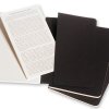Sešity MOLESKINE Cahiers 3ks čisté S černý - Ikona mezi zápisníky? MOLESKINE. Sada tří notesů jako spolehlivý pomocník i dokonalý doplněk image. Kapsa na výstřižky, poznámky, vizitky. Skladem, expedice ihned!